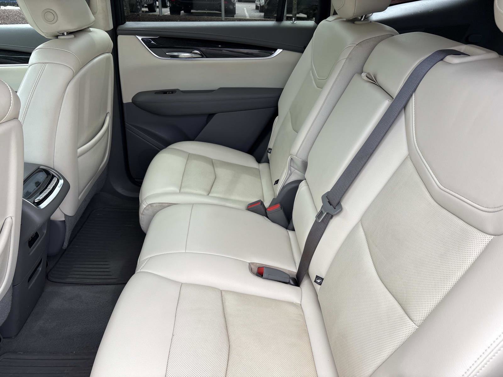 Used 2021 Cadillac XT6 Premium Luxury AWD/4WD image 30