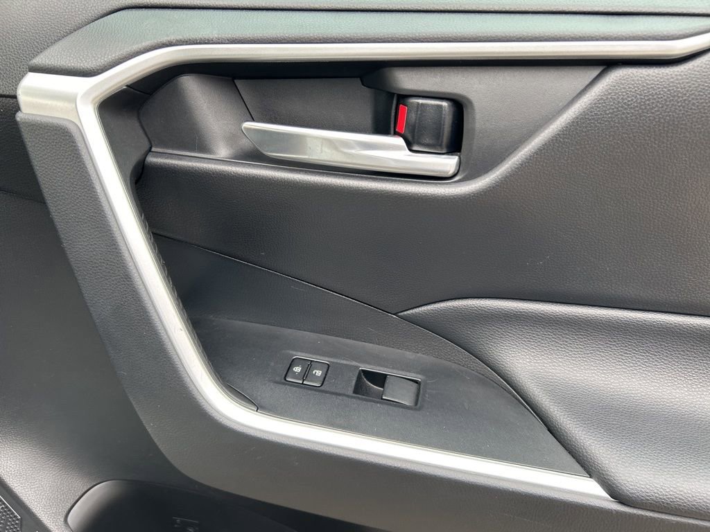 Used 2021 Toyota RAV4 XLE image 24