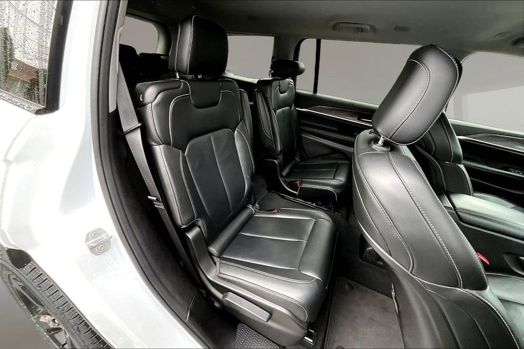 Used 2023 Jeep Grand Cherokee L Limited w/ Black Appearance Package image 25