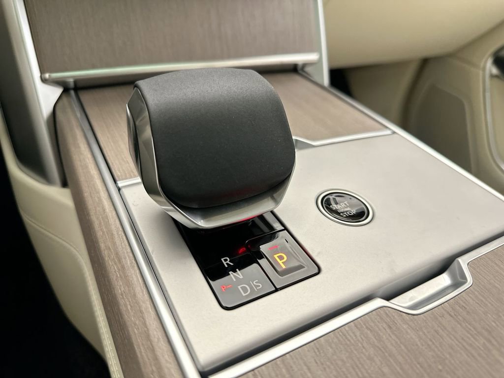 New 2025 Land Rover Range Rover SE image 11