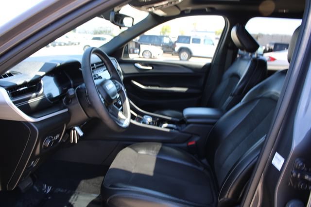 Used 2023 Jeep Grand Cherokee L Laredo AWD/4WD image 38