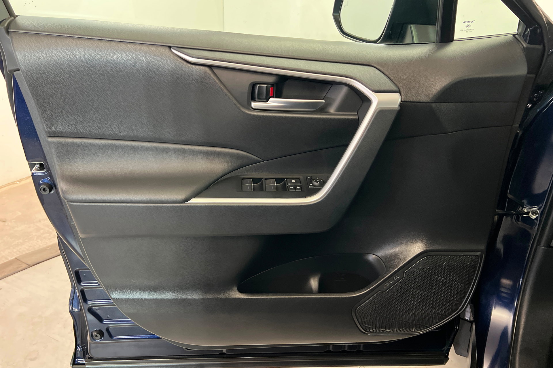 Certified 2025 Toyota RAV4 XLE AWD/4WD image 15