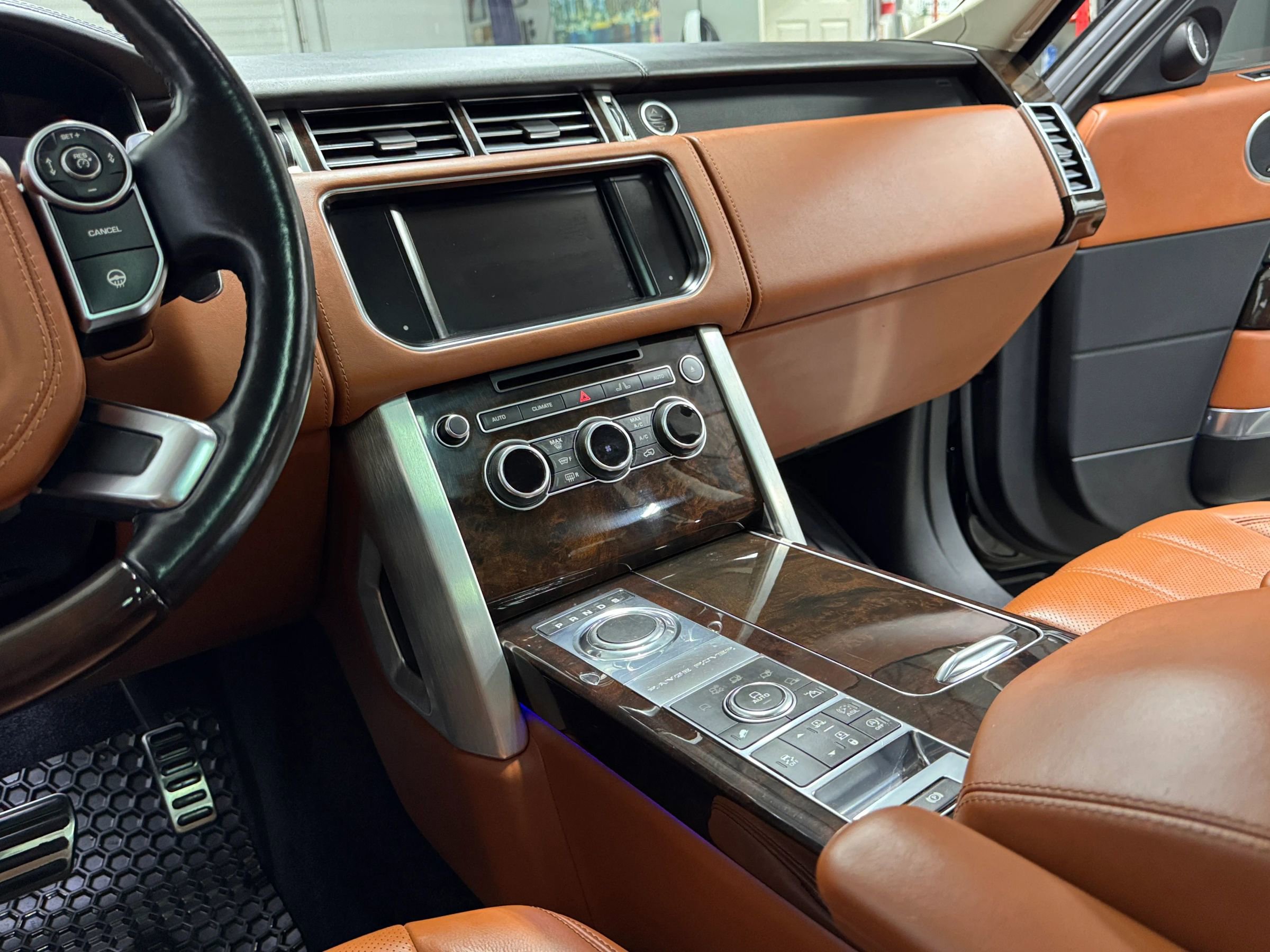Used 2015 Land Rover Range Rover Autobiography image 19