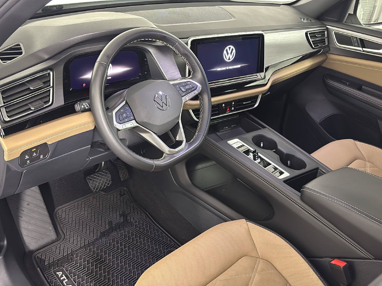 Certified 2025 Volkswagen Atlas Cross Sport SE FWD image 9