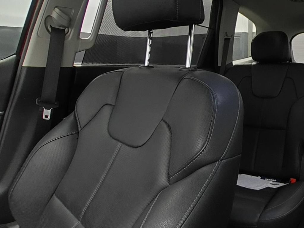 Used 2023 Kia Telluride EX w/ EX Captain's Chair Package FWD image 9