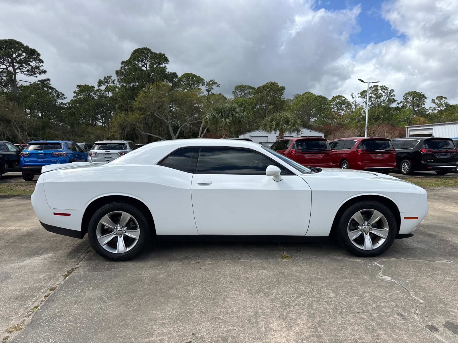 Used 2019 Dodge Challenger SXT image 2