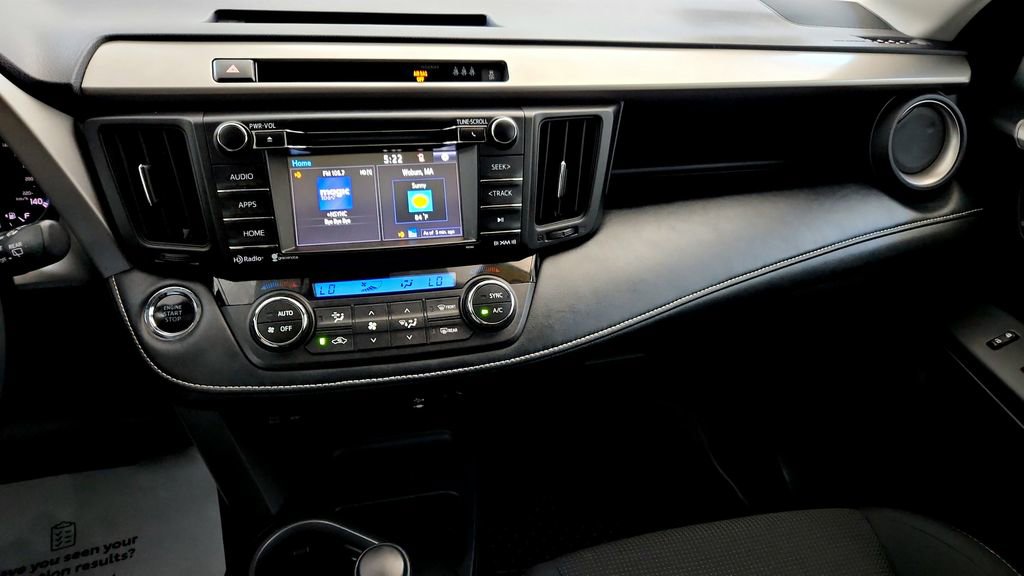 Used 2018 Toyota RAV4 XLE AWD/4WD image 30