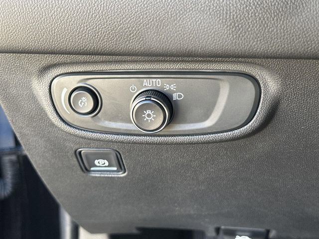 Used 2023 GMC Terrain SLE w/ Driver Convenience Package image 16