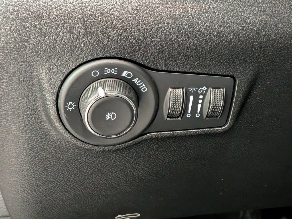 Used 2022 Jeep Compass Latitude w/ Sun and Sound Group FWD image 15
