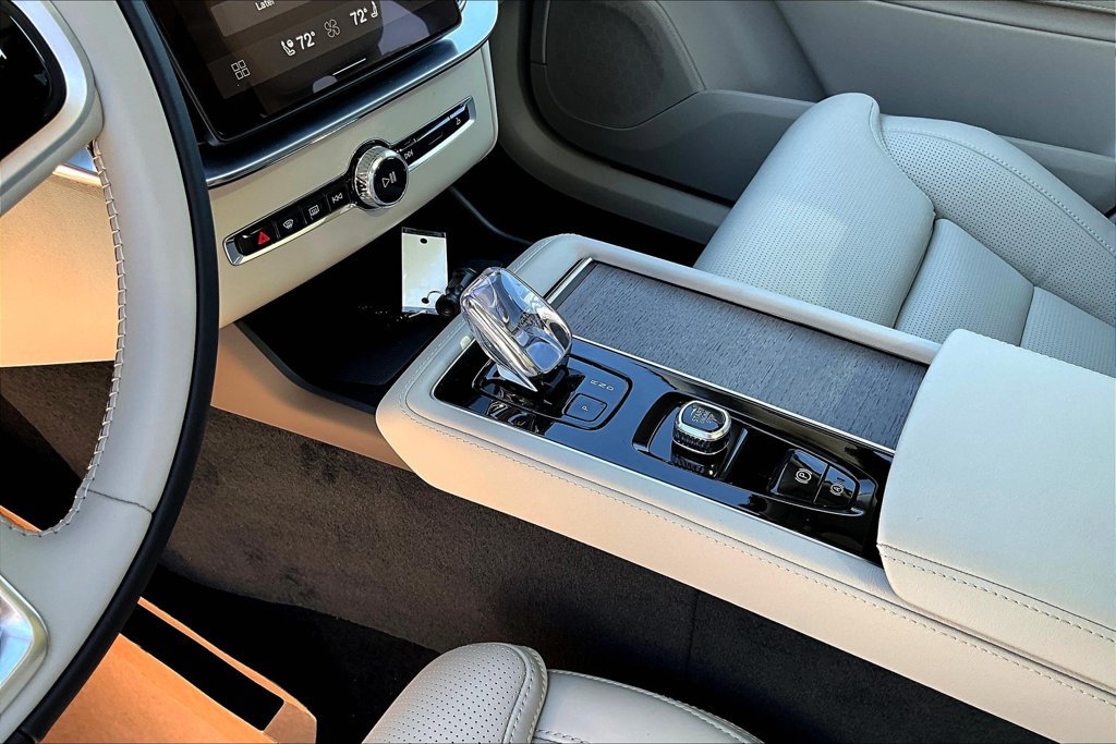 New 2026 Volvo XC90 B6 Ultra w/ Protection Package AWD/4WD image 16