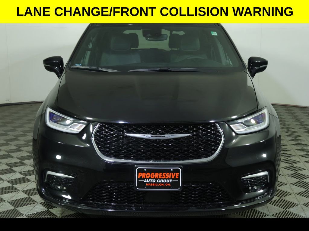 Used 2025 Chrysler Pacifica Select image 11