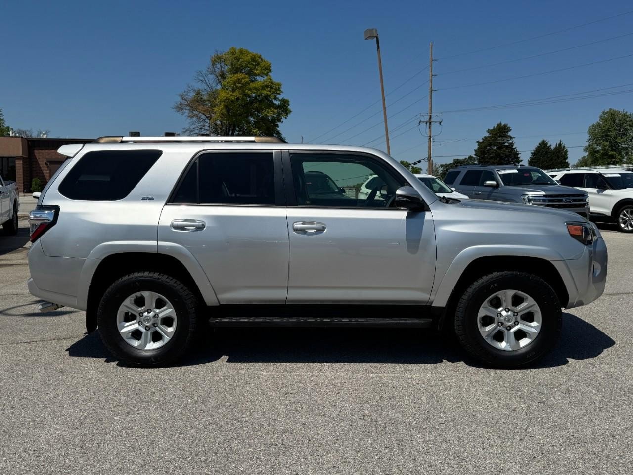 Used 2019 Toyota 4Runner SR5 Premium AWD/4WD image 2