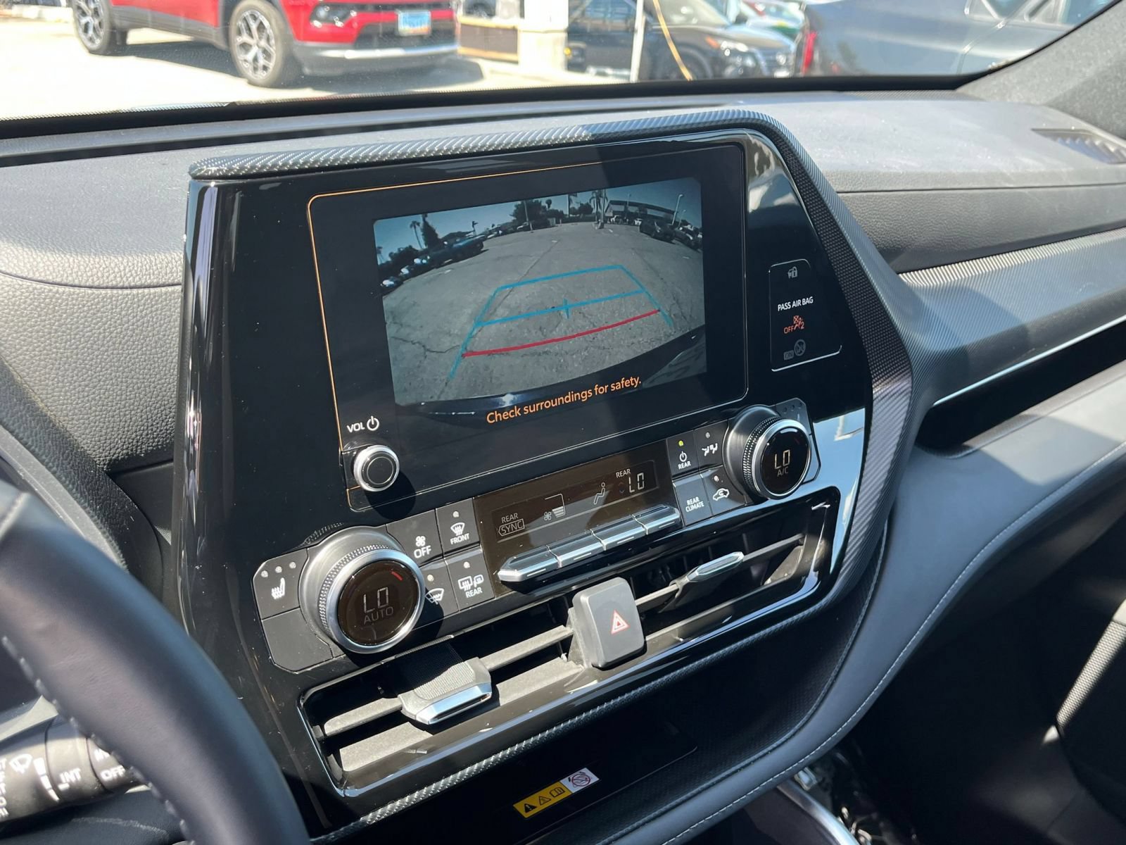 Used 2025 Toyota Highlander XSE AWD/4WD image 25