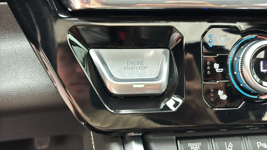 Used 2024 GMC Sierra 3500 Denali Ultimate AWD/4WD image 15