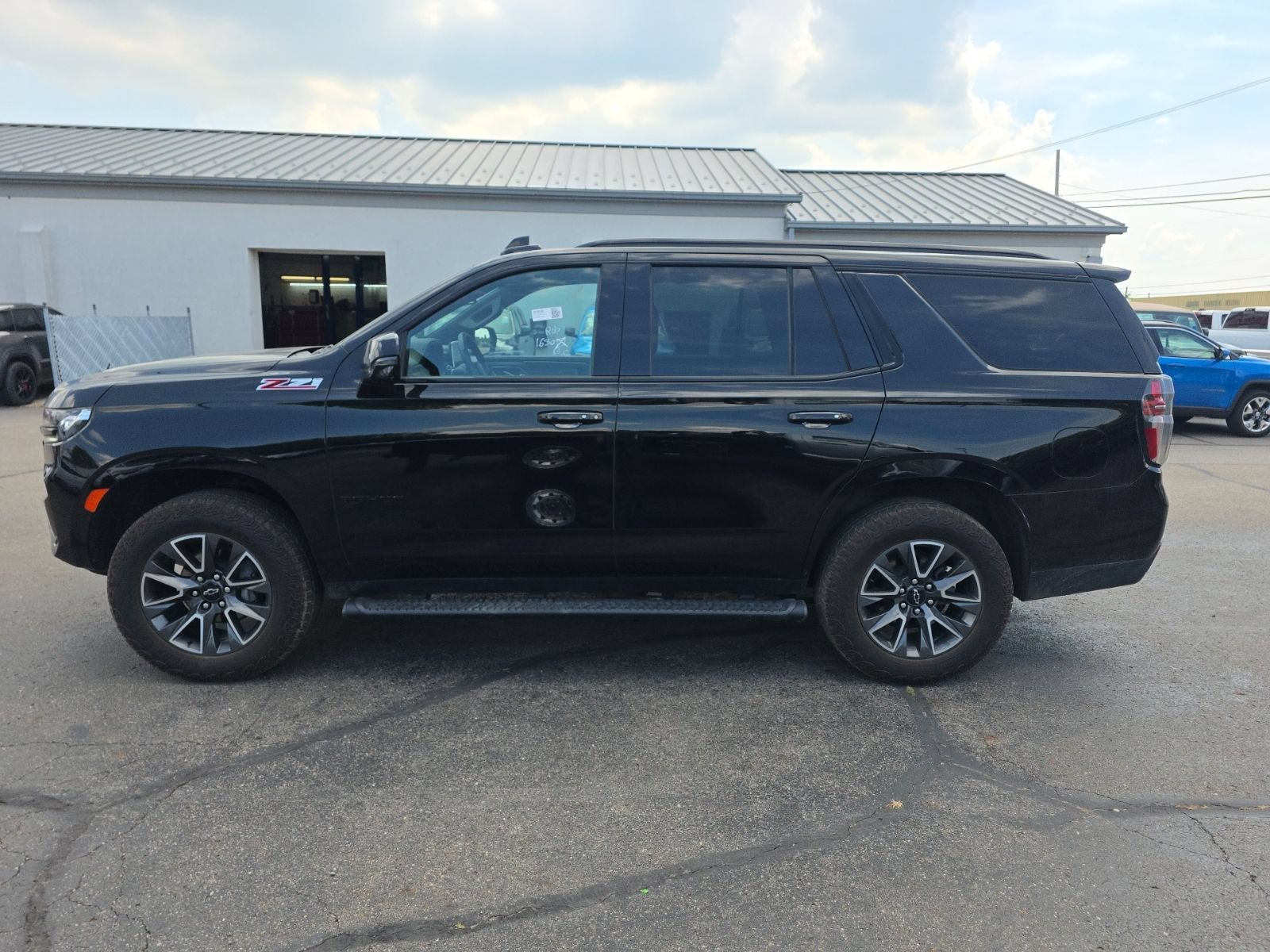 Used 2024 Chevrolet Tahoe Z71 w/ Luxury Package AWD/4WD image 8