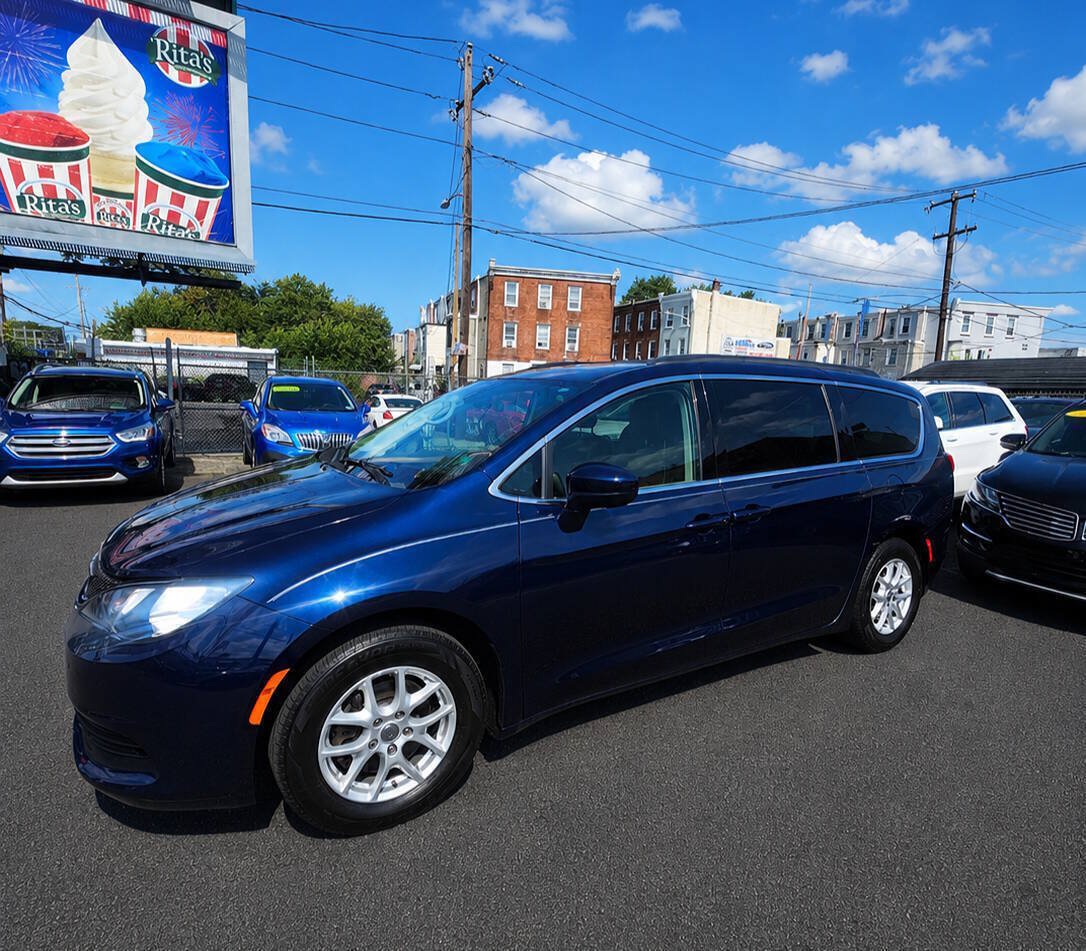 Used 2020 Chrysler Voyager Lxi FWD image 3