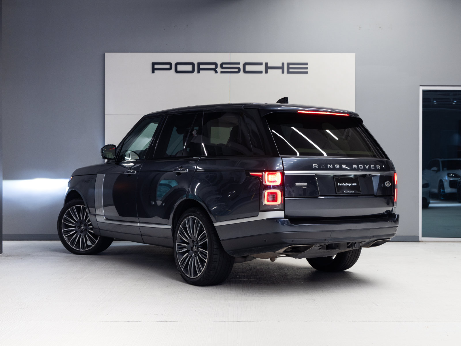 Used 2021 Land Rover Range Rover Autobiography AWD/4WD image 3