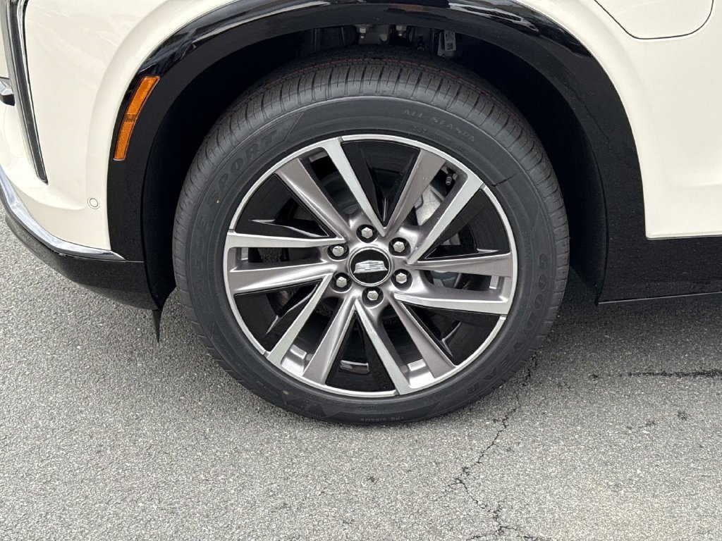 New 2027 Cadillac Vistiq Sport w/ LPO, Floor Liner Package AWD/4WD image 7
