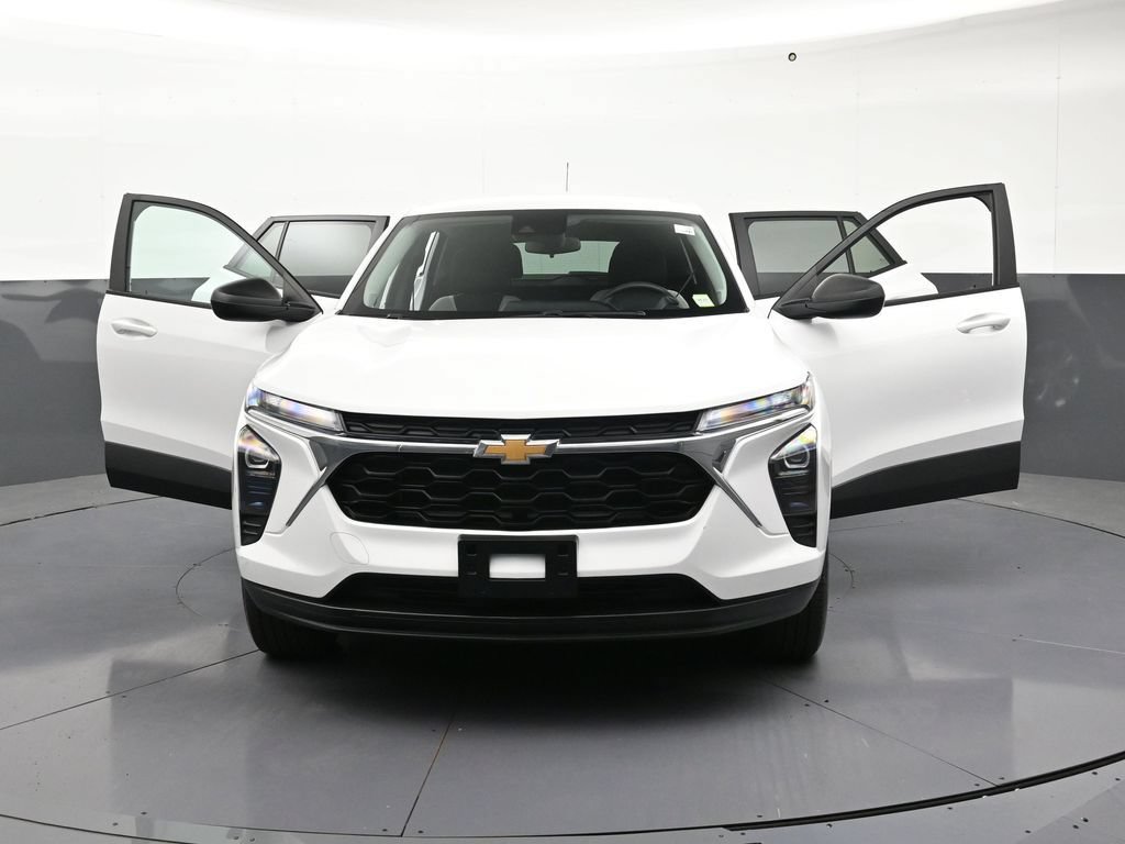 Used 2024 Chevrolet Trax LS FWD image 37