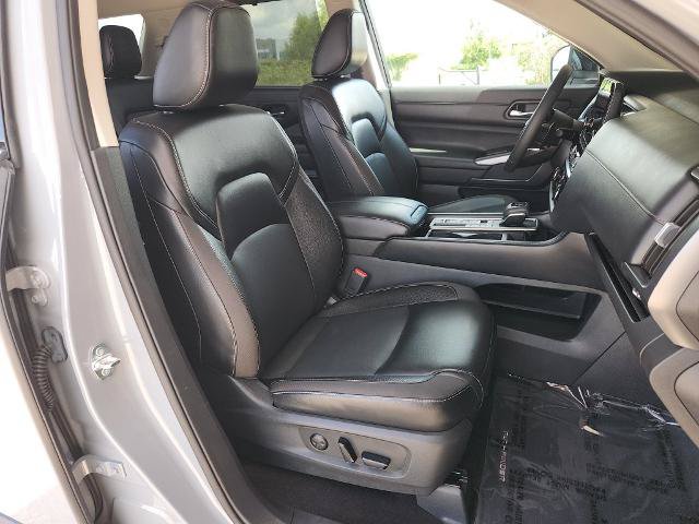 Certified 2023 Nissan Pathfinder SL FWD image 17