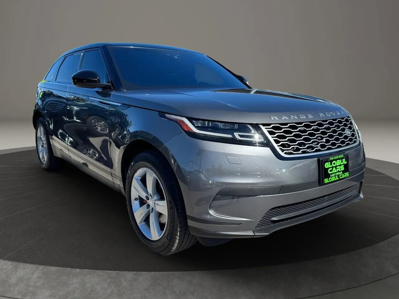 Used 2018 Land Rover Range Rover Velar S image 3