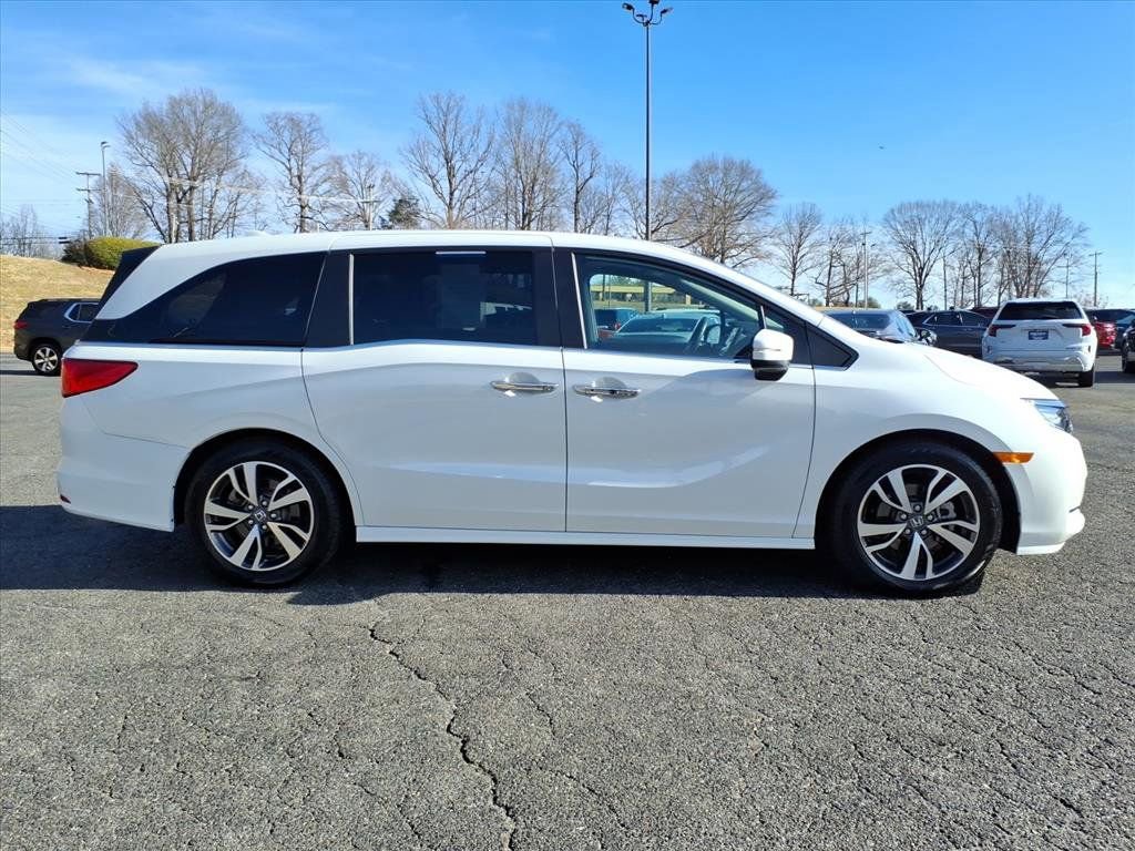 Used 2023 Honda Odyssey Touring image 2