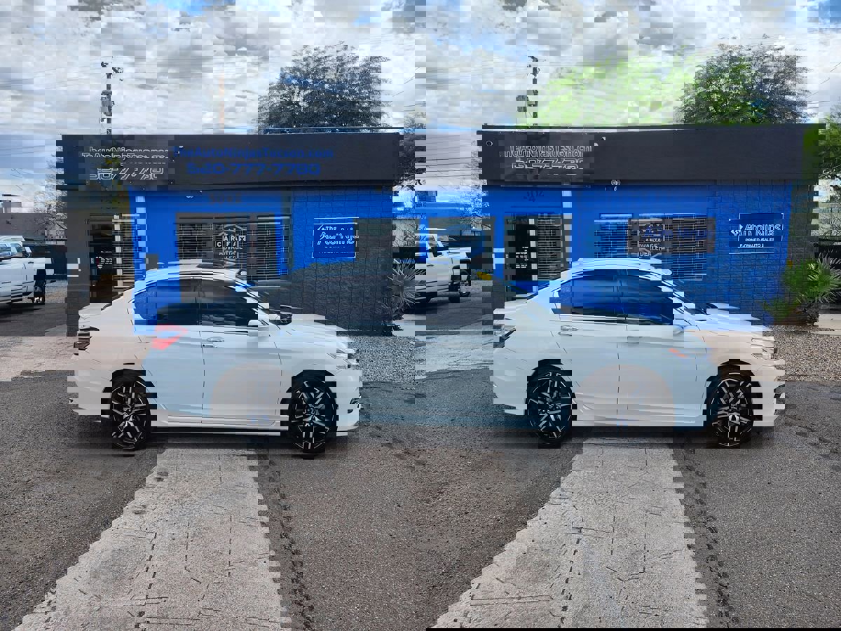 Used 2017 Honda Accord Touring image 7