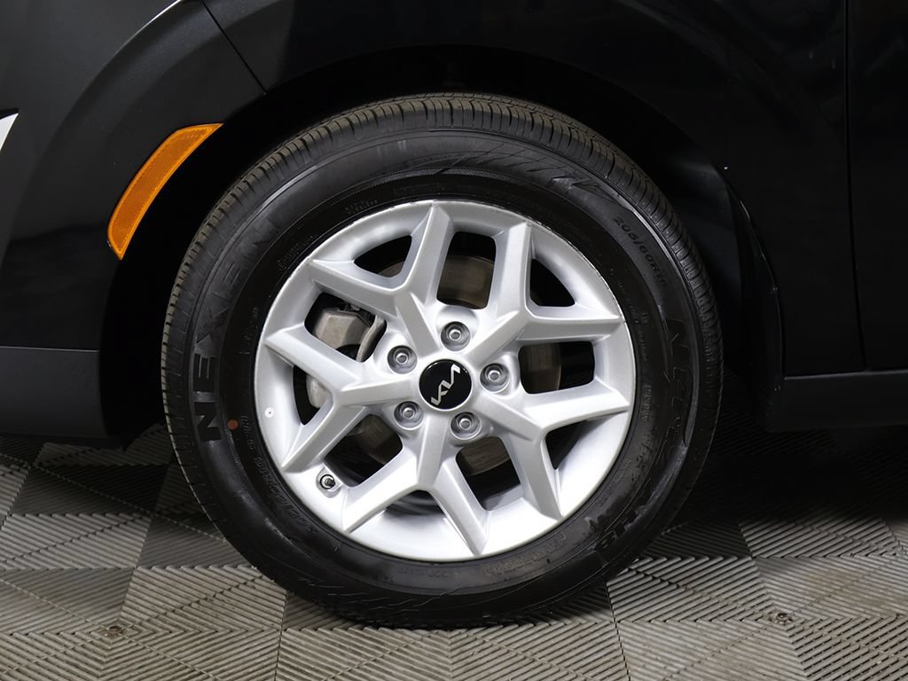 Used 2025 Kia Soul LX w/ LX Technology Package FWD image 20