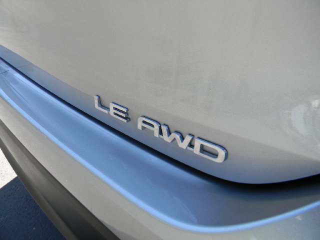 Used 2022 Toyota Highlander LE AWD/4WD image 7