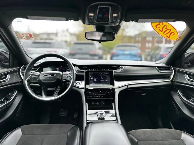Used 2023 Jeep Grand Cherokee Altitude AWD/4WD image 17
