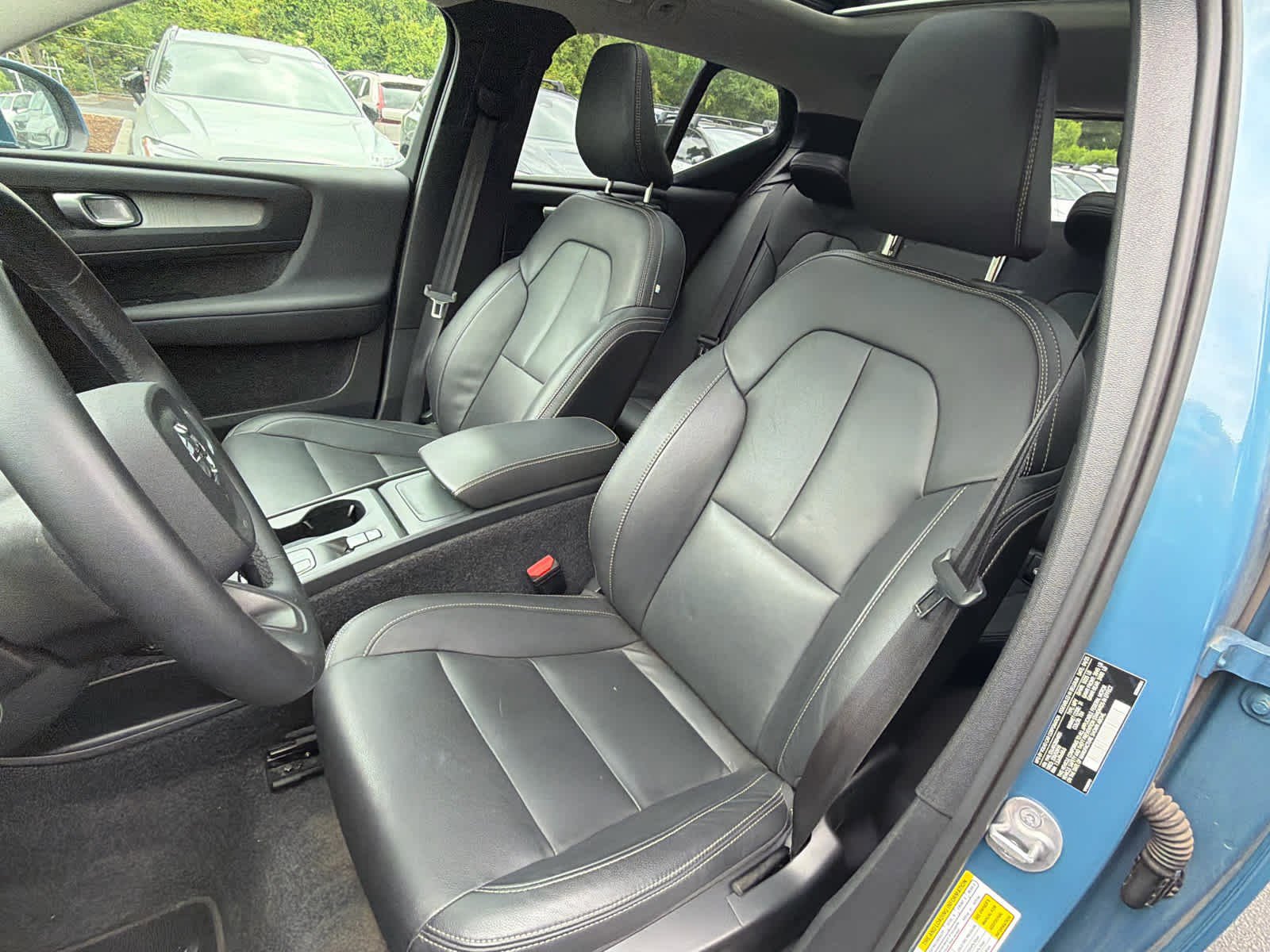 Certified 2025 Volvo XC40 B5 Core AWD/4WD image 26