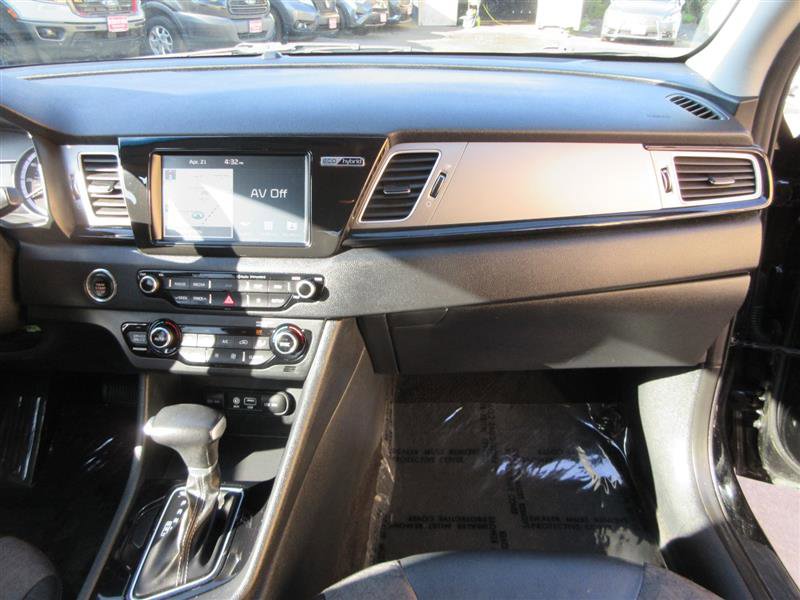 Used 2019 Kia Niro S Touring FWD image 29