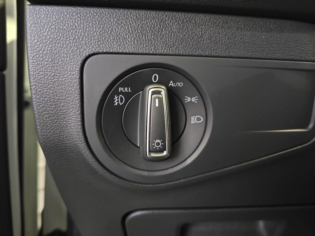 Used 2020 Volkswagen Tiguan SEL image 26