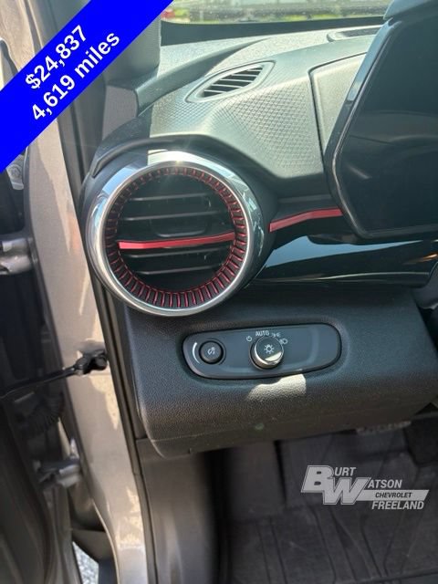 Used 2024 Chevrolet Trax RS w/ Sunroof Package FWD image 11