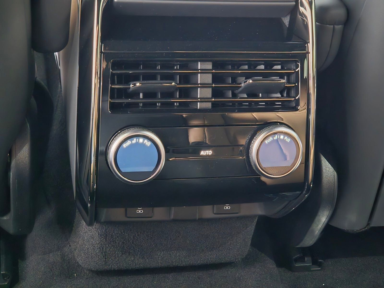 New 2026 Land Rover Range Rover Sport Dynamic SE AWD/4WD image 14