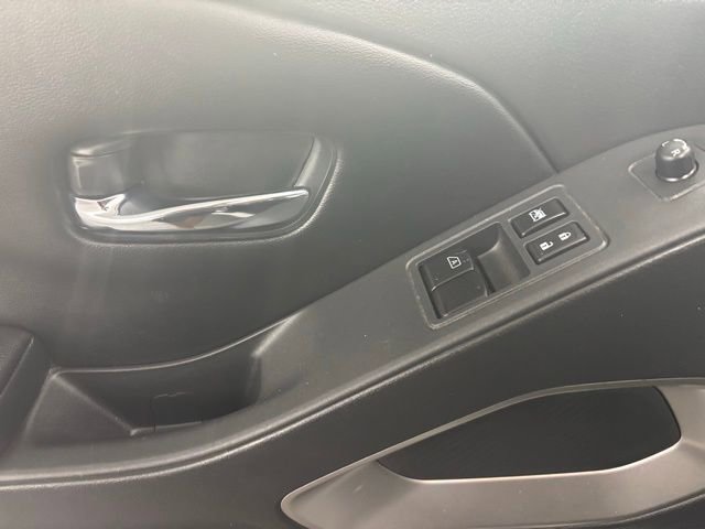 Used 2025 Nissan Frontier SV image 19