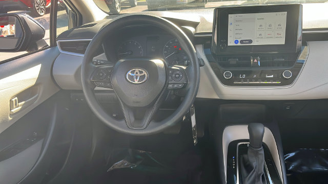 Used 2025 Toyota Corolla LE FWD image 4