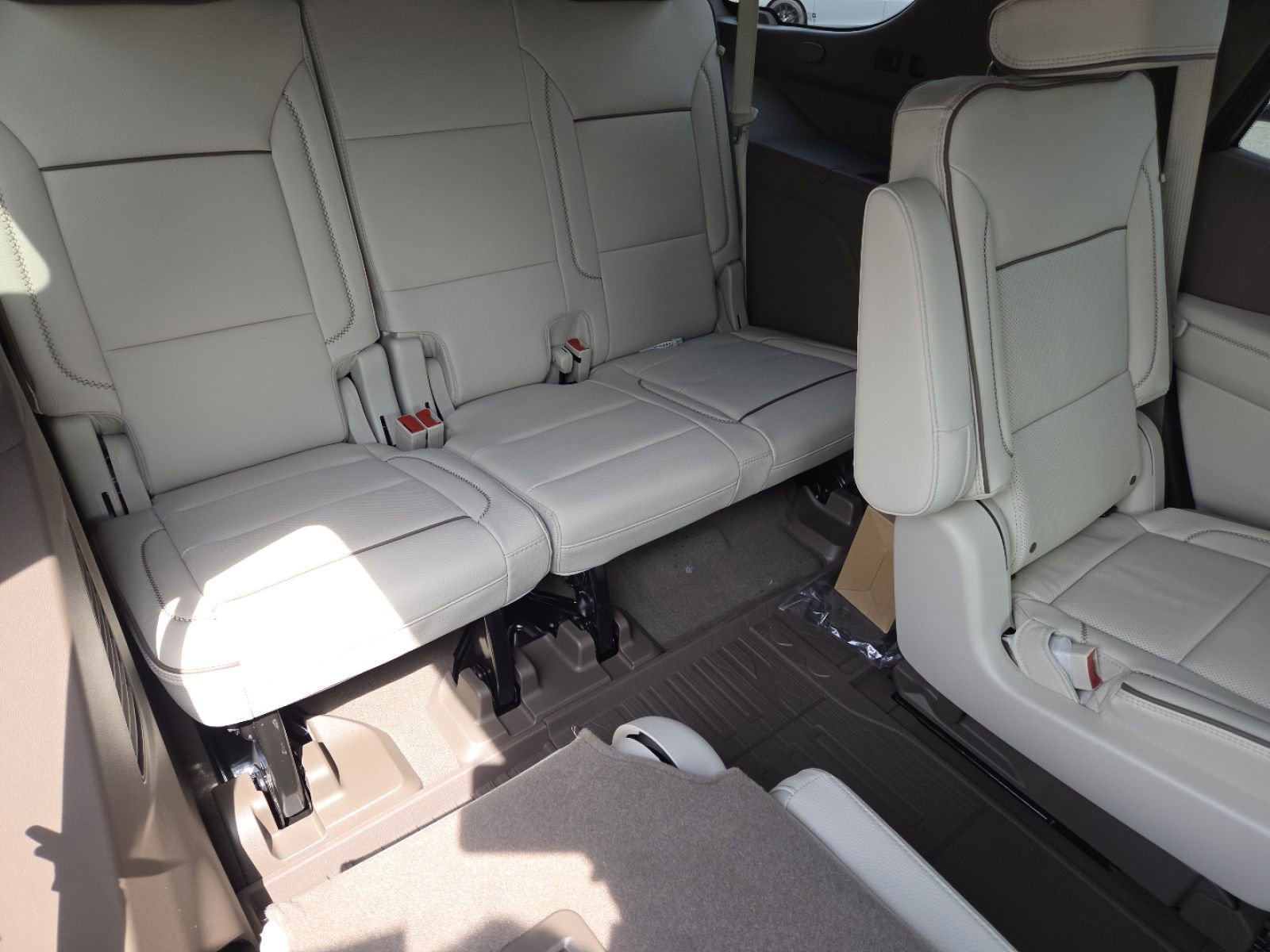 New 2026 GMC Yukon Denali w/ Denali Reserve Package AWD/4WD image 29