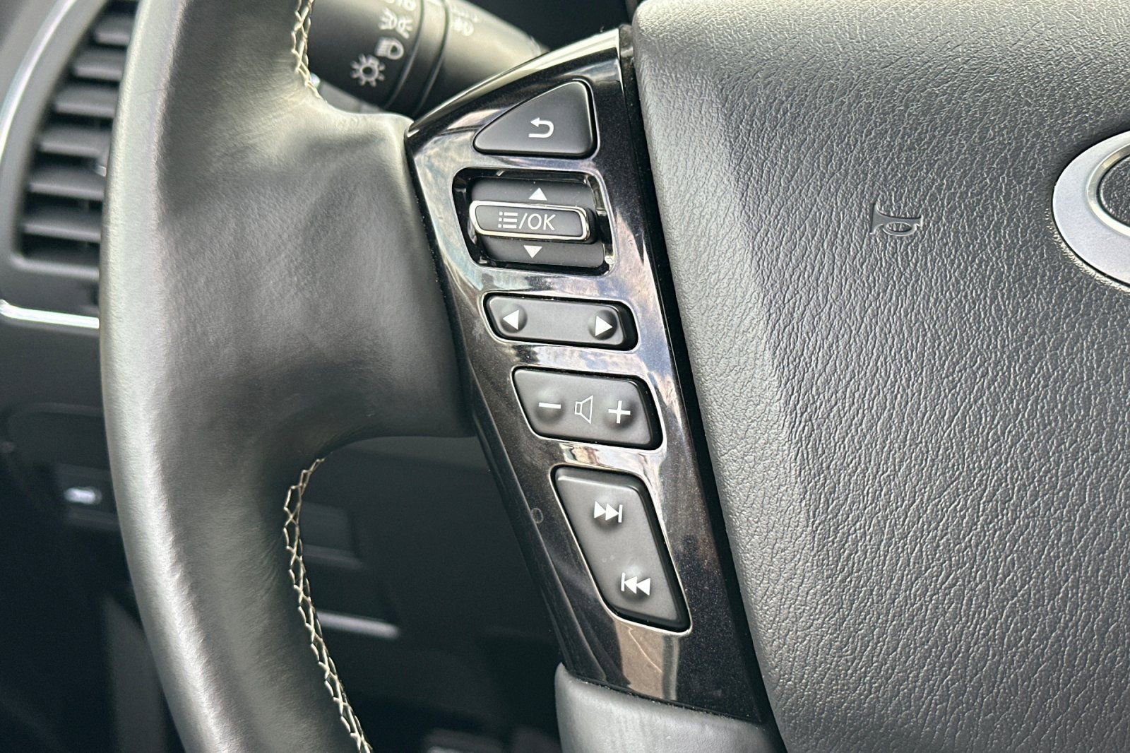 Certified 2023 INFINITI QX80 Premium Select w/ Cargo Package image 38