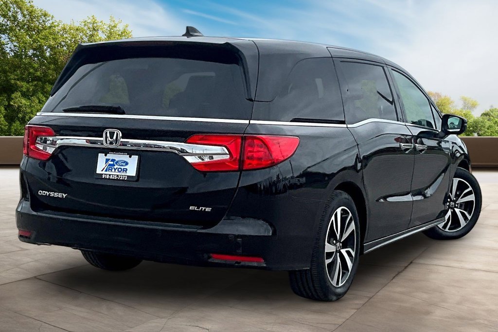 Used 2018 Honda Odyssey Elite image 2