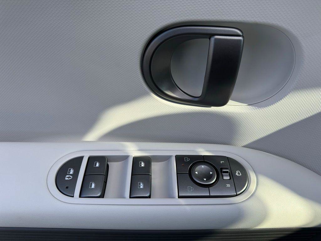 New 2025 Hyundai Ioniq 5 SEL AWD/4WD image 16