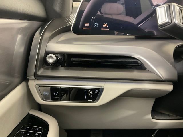 New 2026 Cadillac Vistiq Luxury w/ LPO, Floor Liner Package image 17
