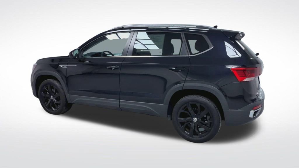 Used 2024 Volkswagen Taos SE image 6