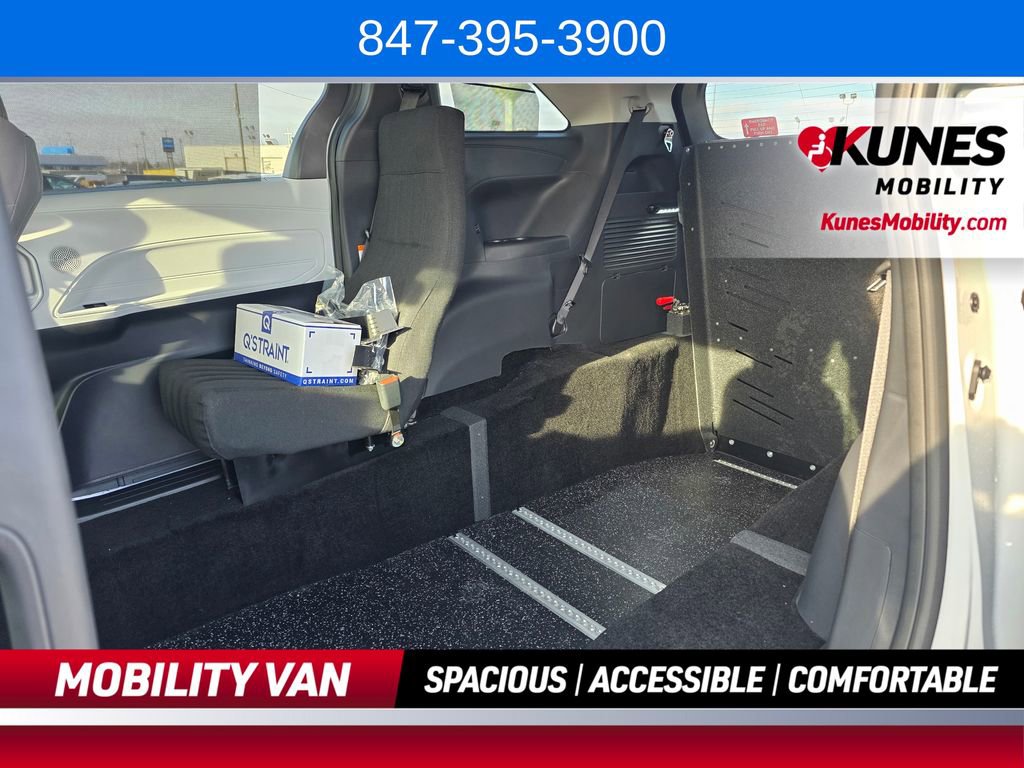 Used 2026 Toyota Sienna LE FWD image 20