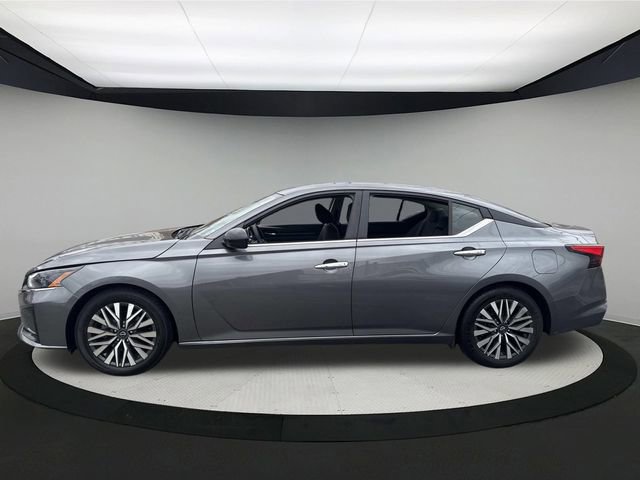 Used 2024 Nissan Altima 2.5 SV image 11