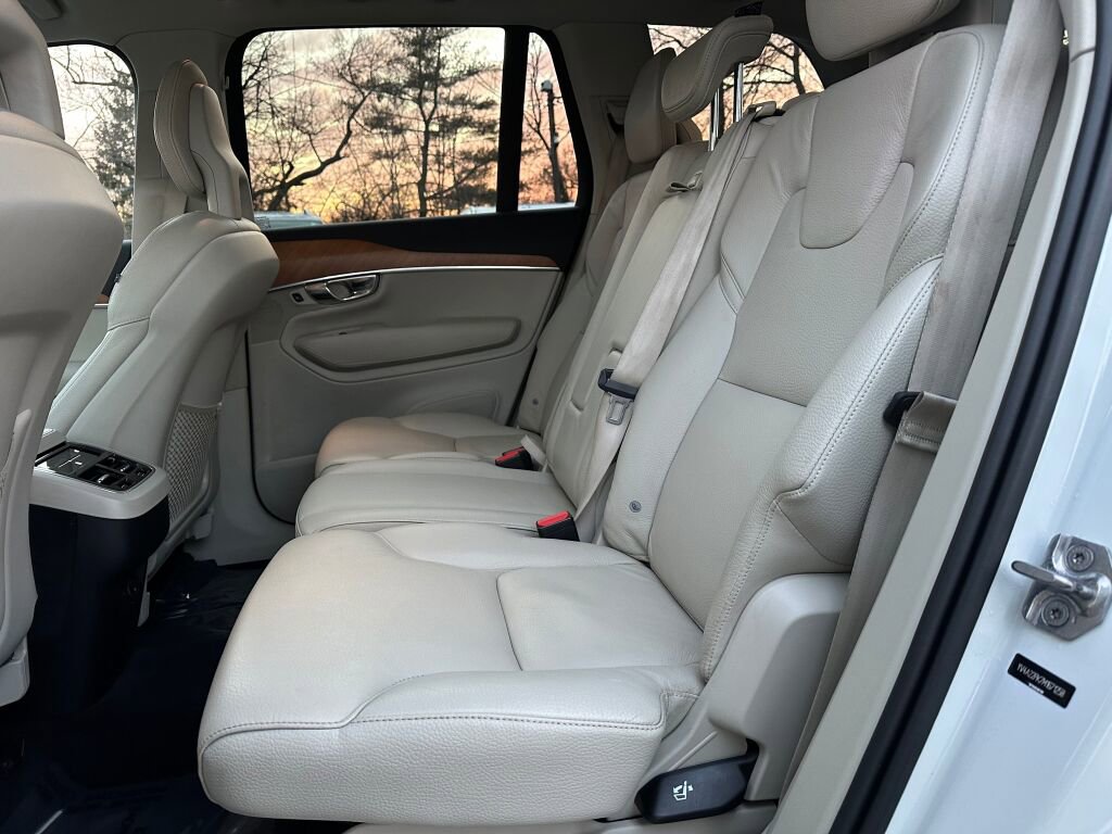 Used 2021 Volvo XC90 T6 Momentum image 21