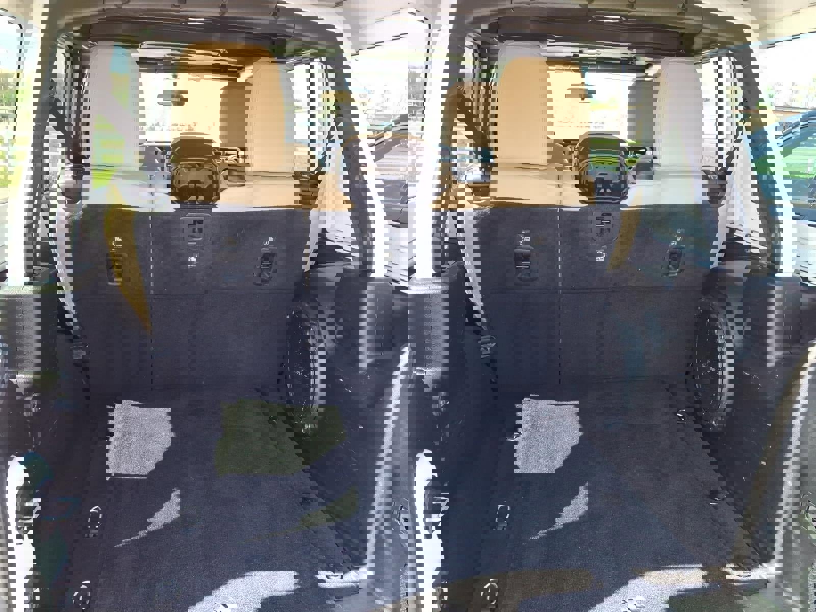 Used 2018 Jeep Wrangler Unlimited Sahara w/ Dual Top Group image 18