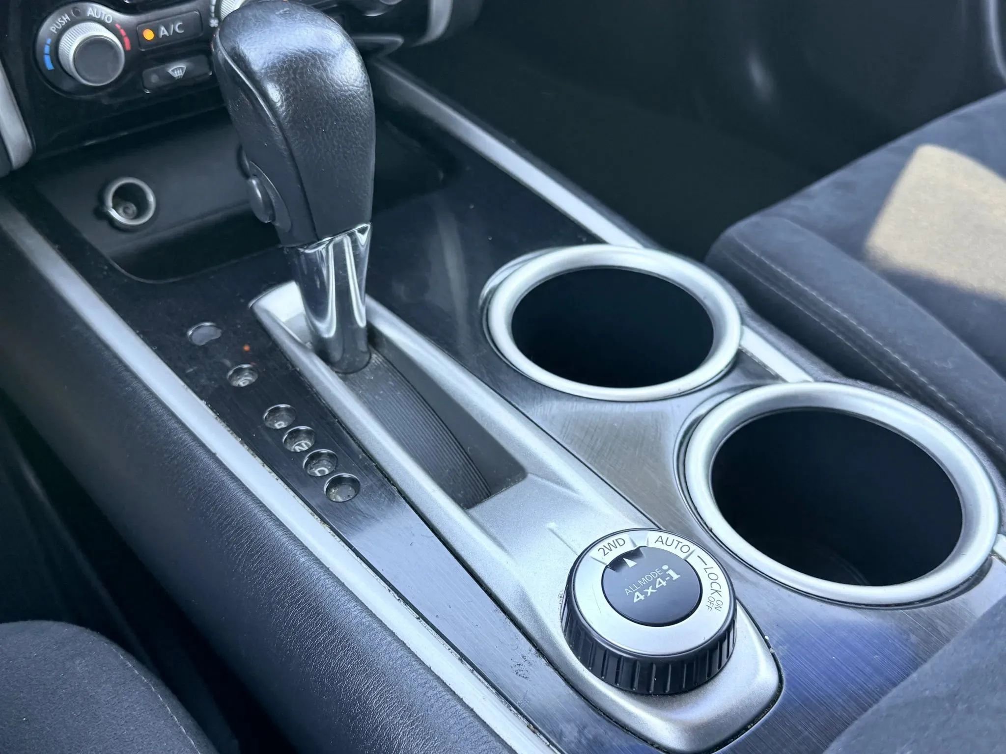 Used 2013 Nissan Pathfinder SV image 28