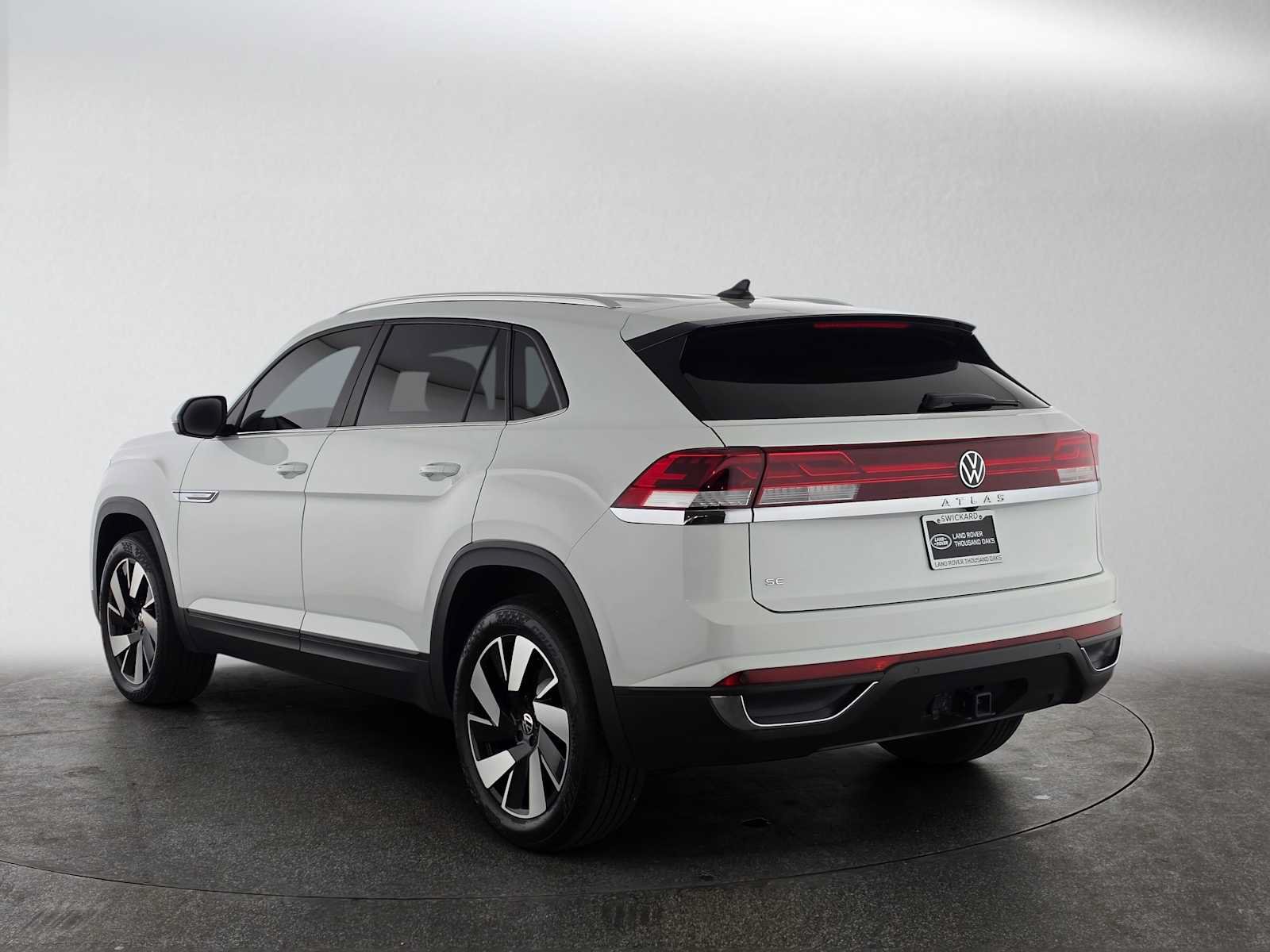 Used 2024 Volkswagen Atlas Cross Sport SE FWD image 3