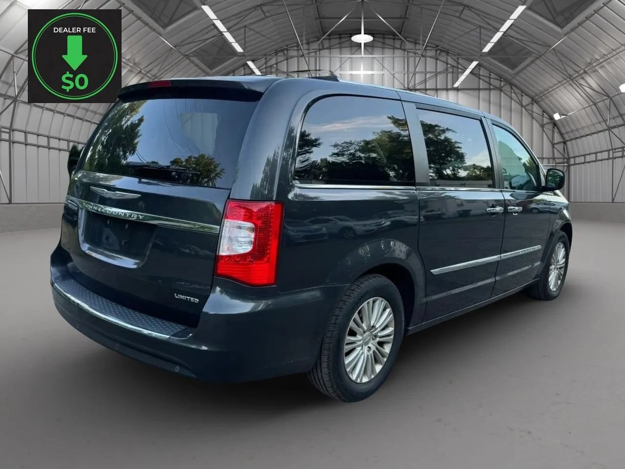 Used 2012 Chrysler Town & Country Limited w/ Luxury Group FWD image 5